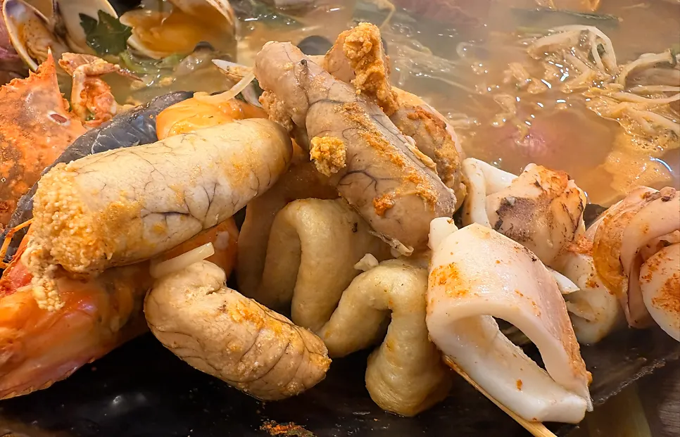 Large chunks of roe in the hot pot