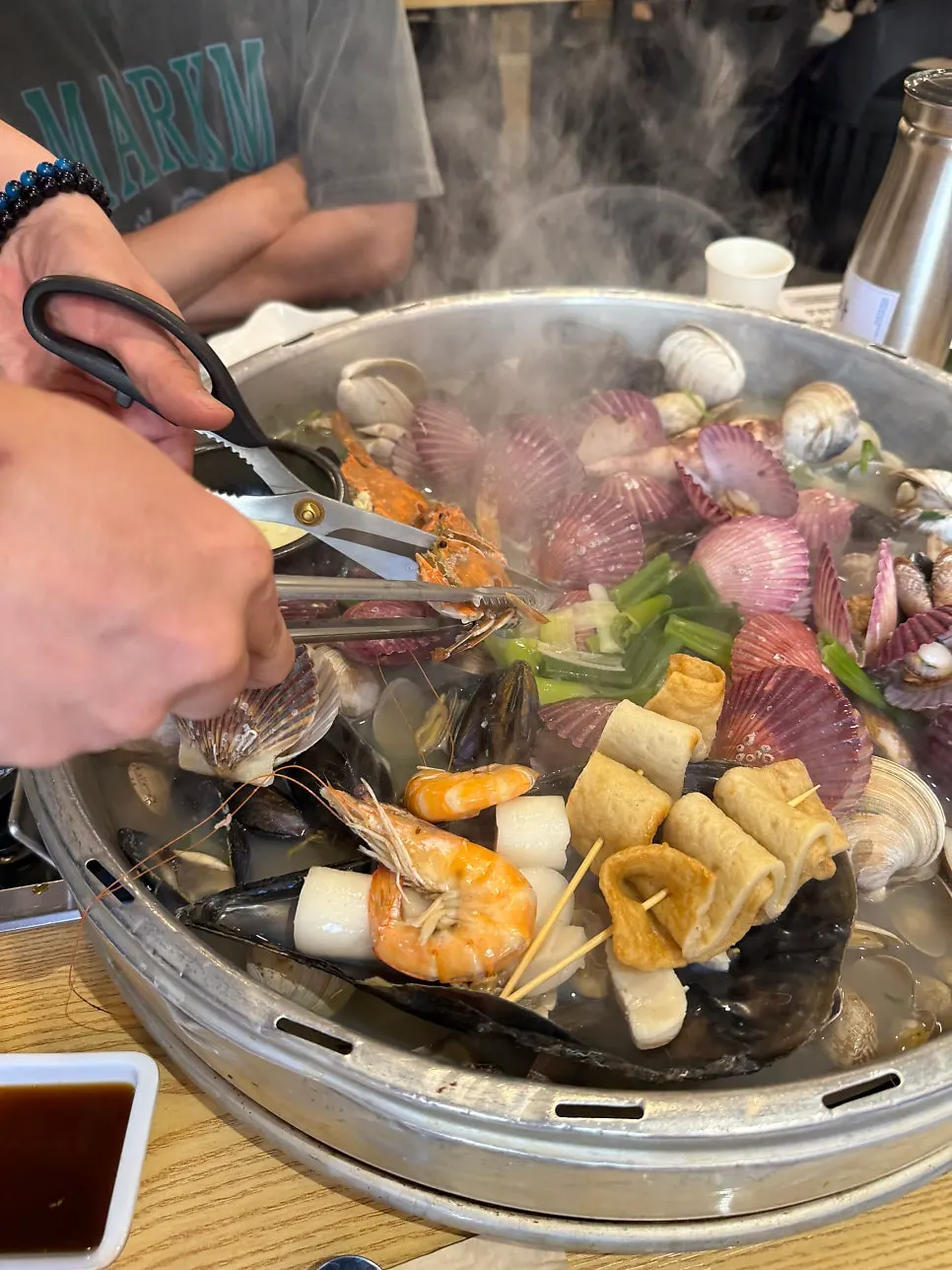 Screen for choosing between clear and spicy broth