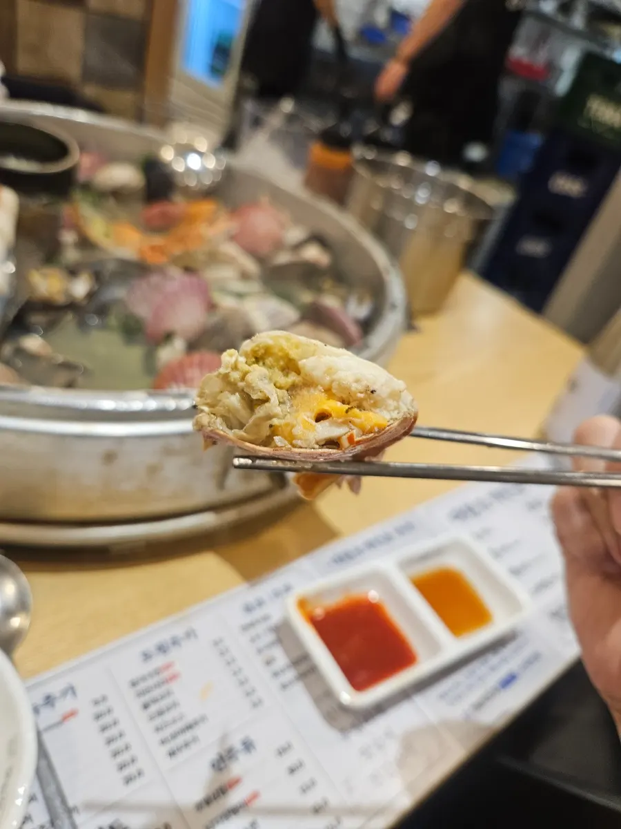 Whole blue crab full of roe