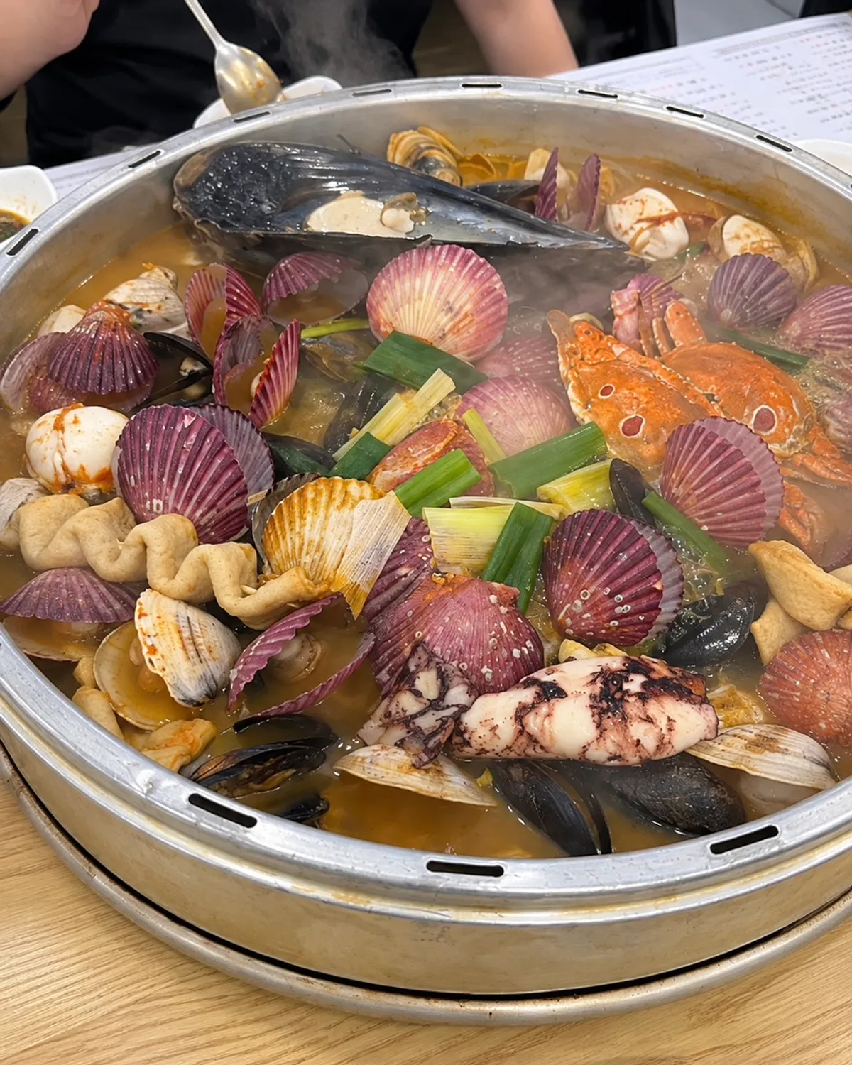 Clam hot pot at Gaetbeol-ui Jogae Yeouido Main Branch