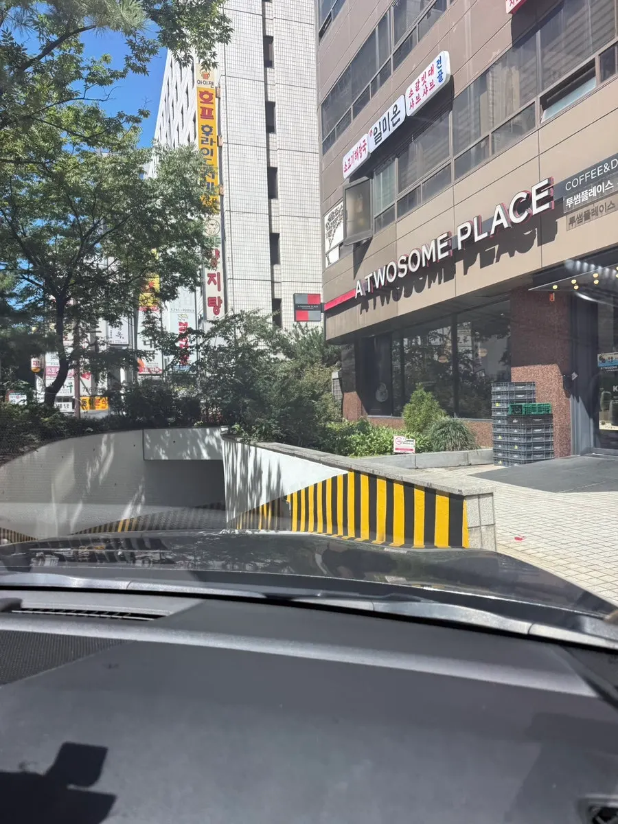 Entrance to Gaetbeol-ui Jogae at the Kukdong VIP Building