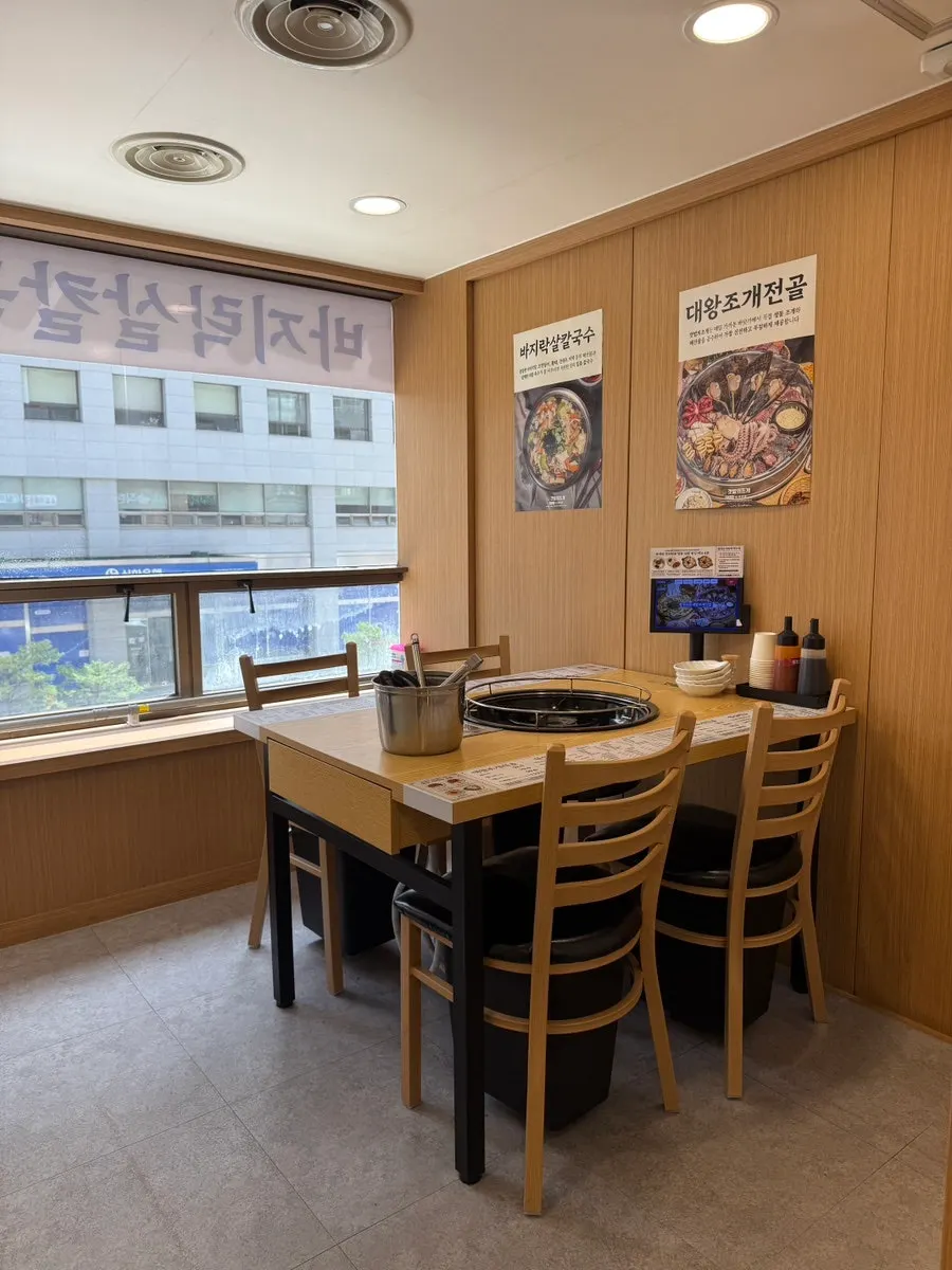 Restaurant interior with table partitions