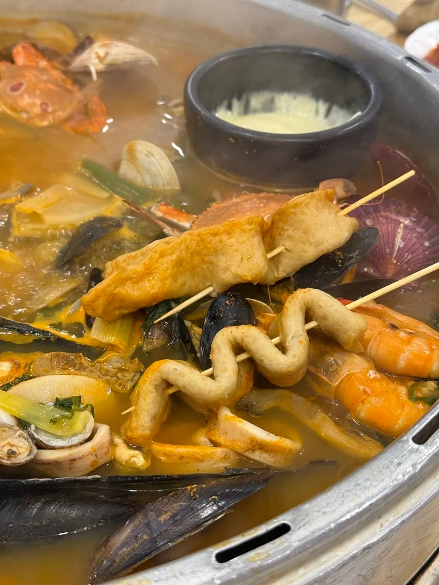 Seafood hot pot with cheese