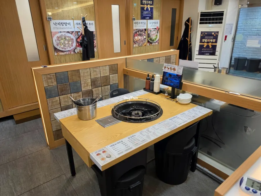 Spacious interior tables with partitions