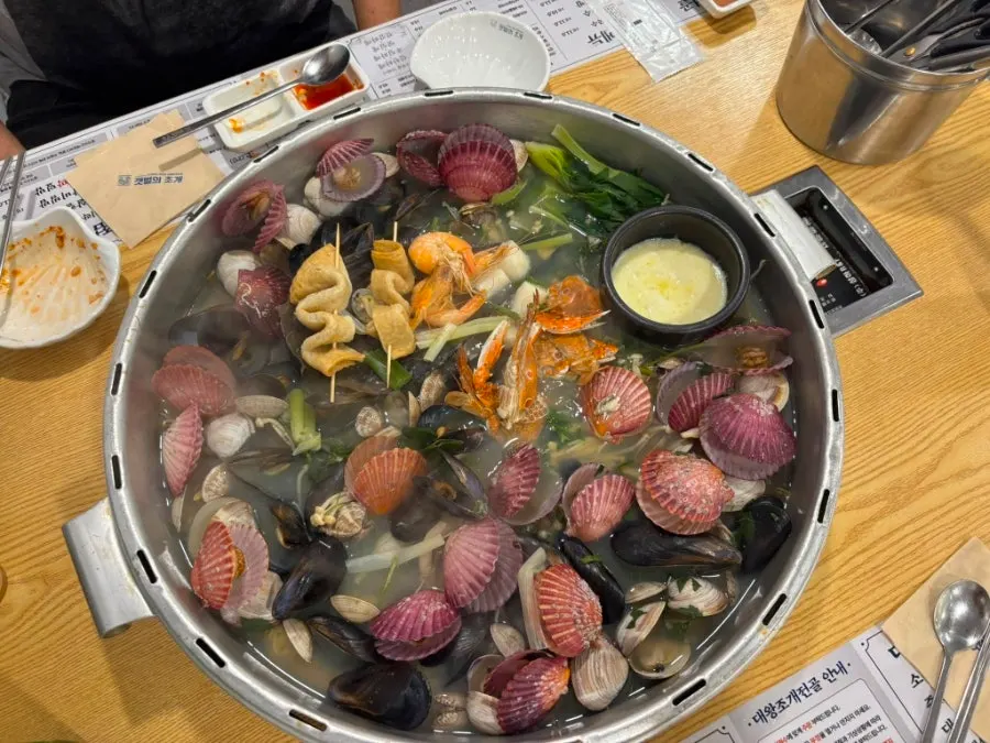 Hot pot filled with clams