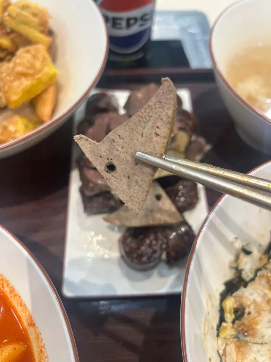 Mixed fried snacks with sweet potato and vegetable fritters