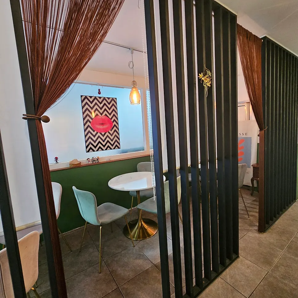 Interior atmosphere at Cuisine R