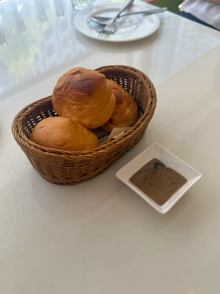 인당 하나씩 제공되는 식전빵