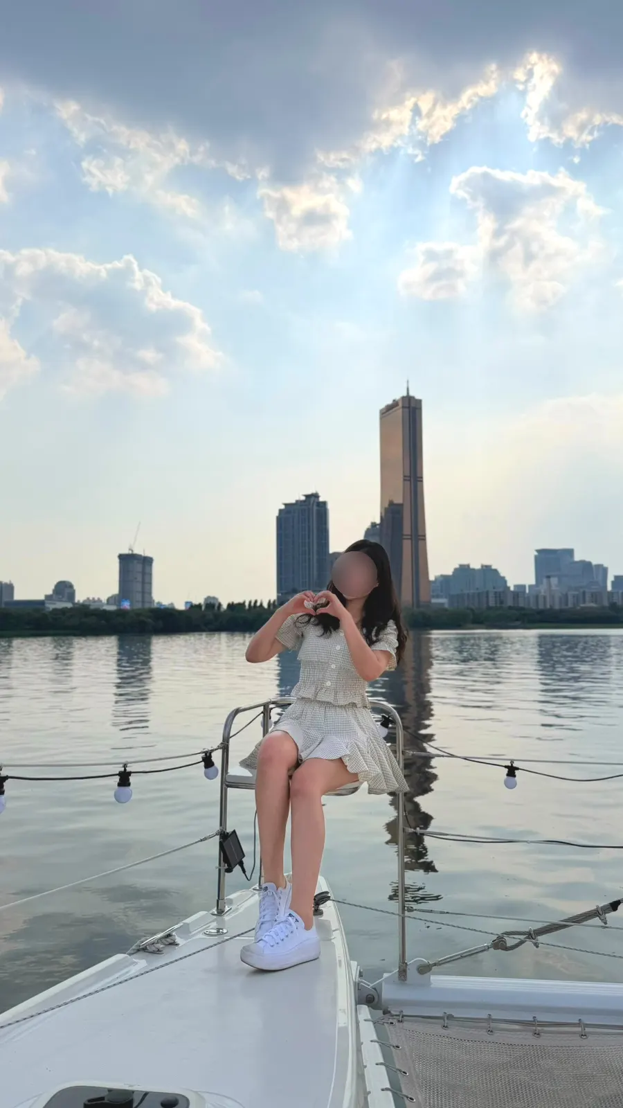 Yacht photo with the 63 Building in the background