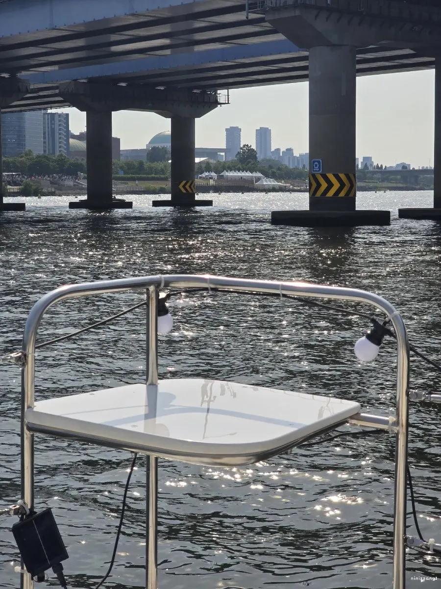 Snack time aboard a Han River yacht
