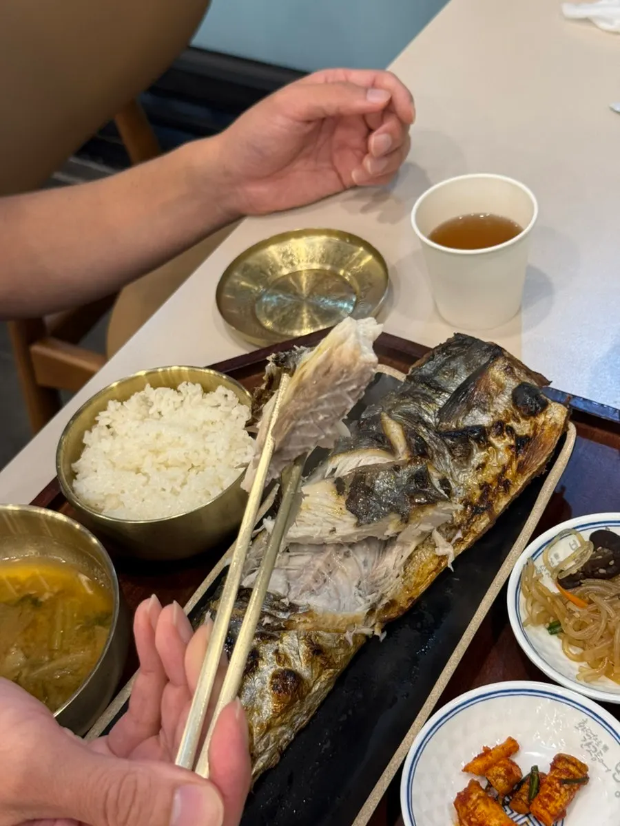 Mackerel pike flesh eaten together with rice