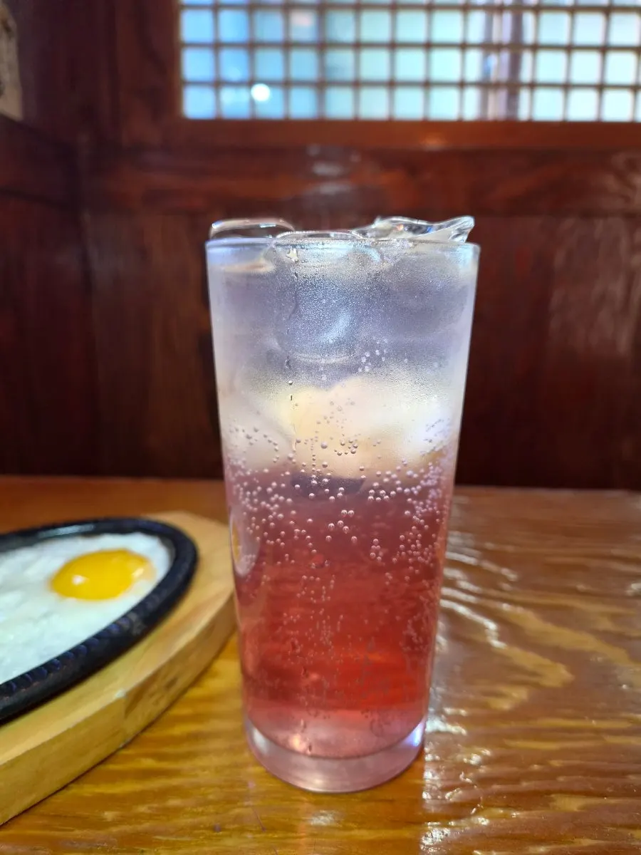 A glass of peach tree highball