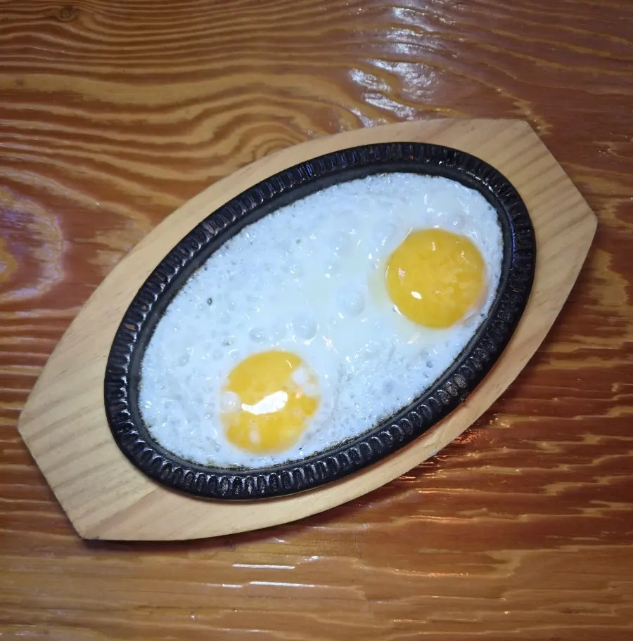 A service soft-fried egg