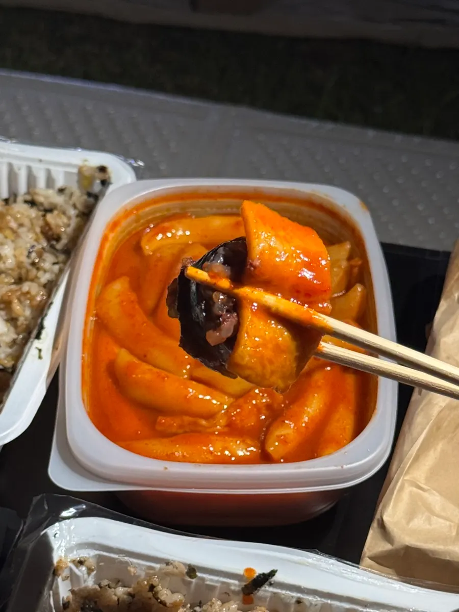Sundae and tteokbokki eaten at Han River Park
