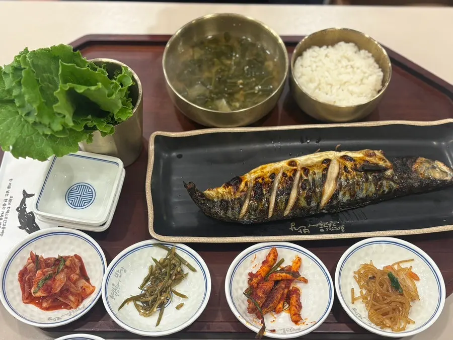Charcoal-oven grilled mackerel set meal