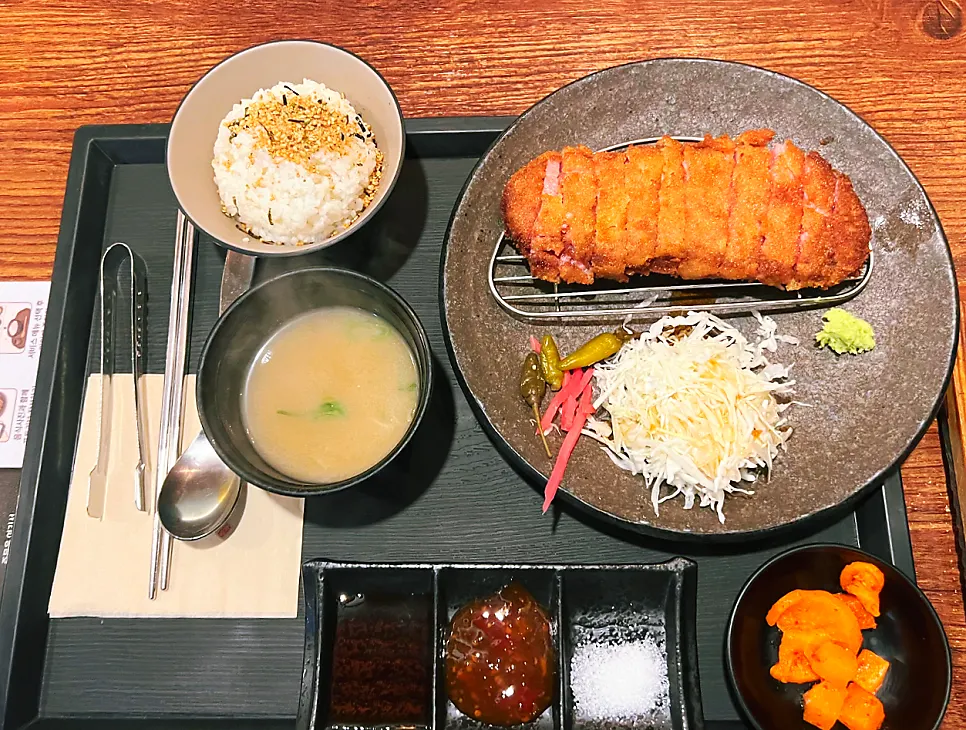 Gyukatsu grilled on an individual brazier