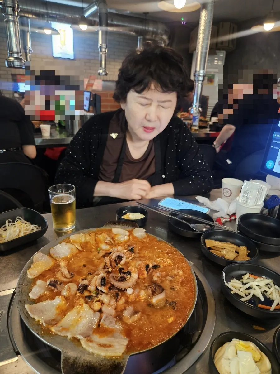 철판 쭈꾸미와 삼겹살 이미지