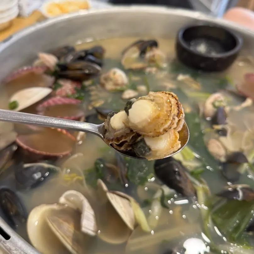 Octopus, whole squid and shrimp in the seafood hot pot
