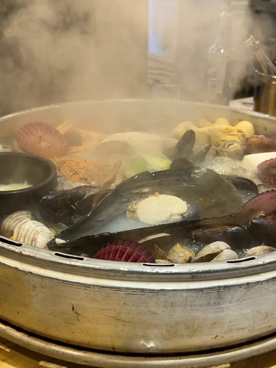 Entrance of the Yeouido seafood restaurant Gaetbeol-ui Jogae