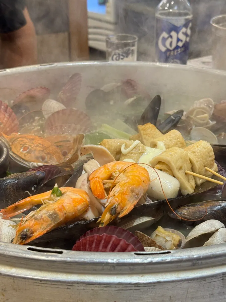 Giant clam hot pot boiling