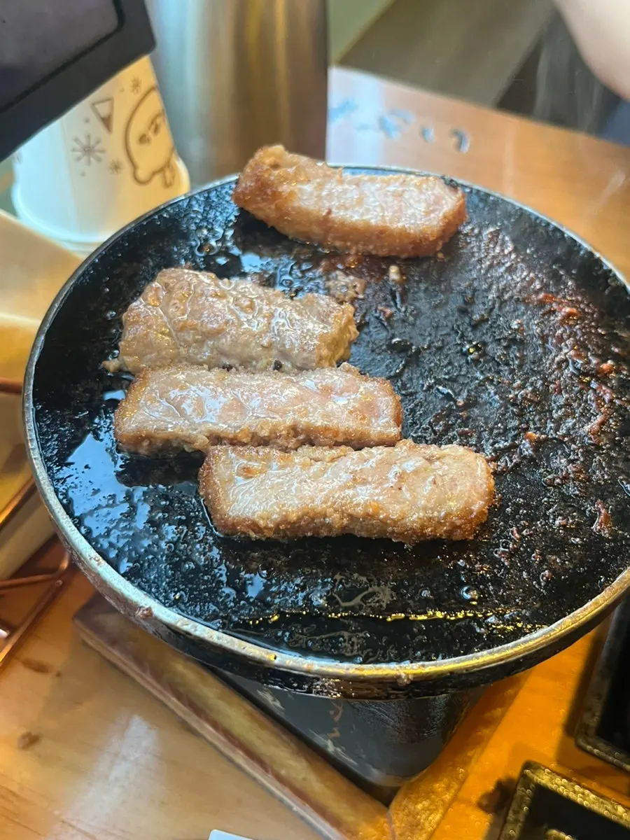 Gyukatsu grilling on an individual grill