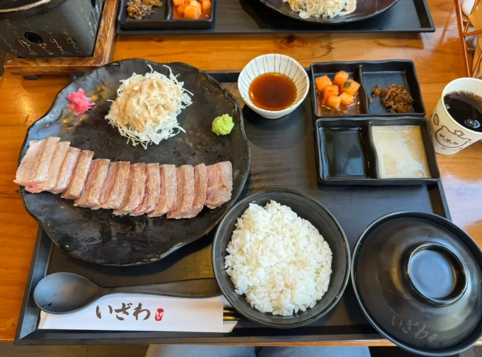 Context photo of Izawa's steki set