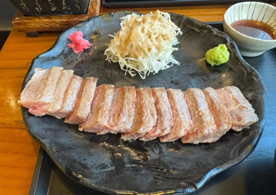 Context photo of Izawa's steki set
