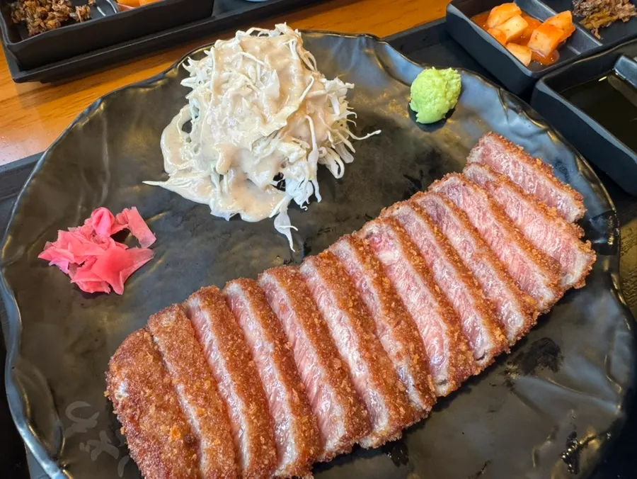 Context photo of grilling Izawa gyukatsu over a brazier