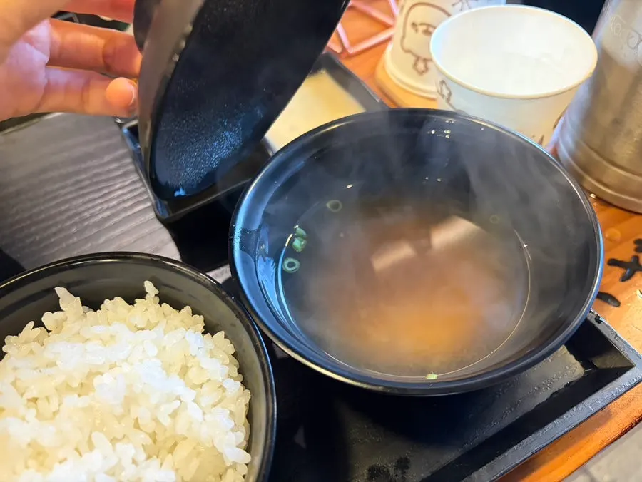 장아찌와 깍두기 반찬 접시