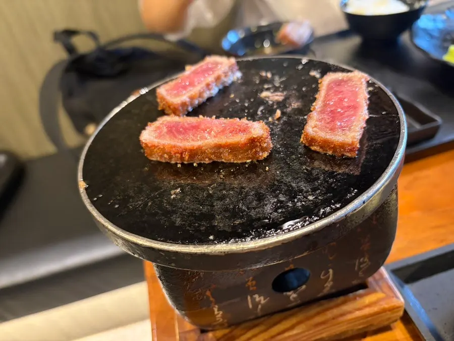 화로에서 지글거리는 규카츠