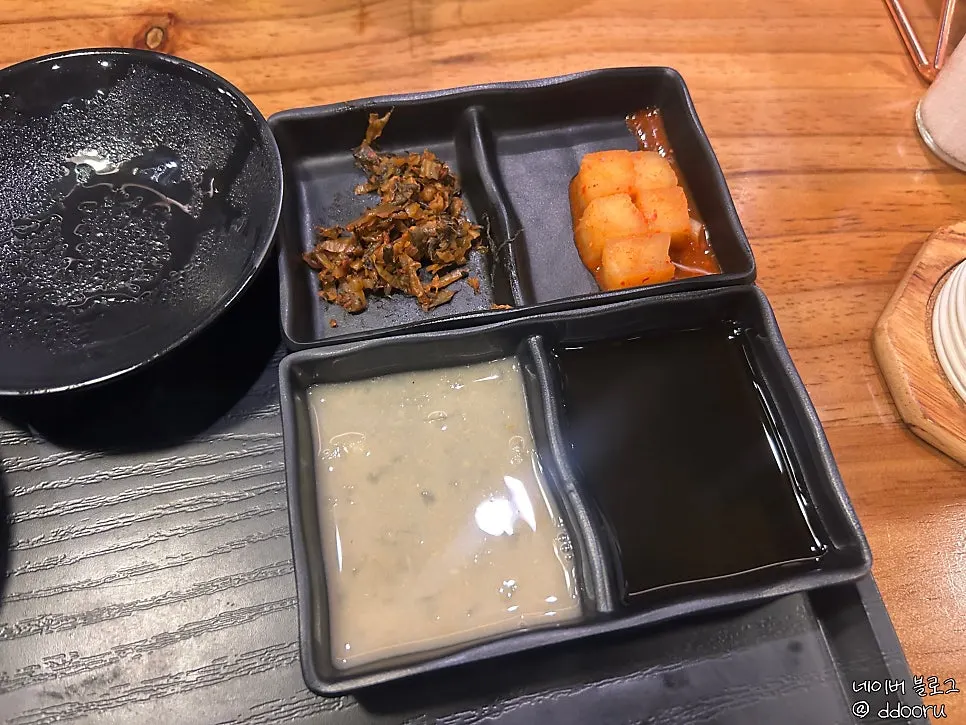 두툼하게 썰린 채끝살 규카츠 접시