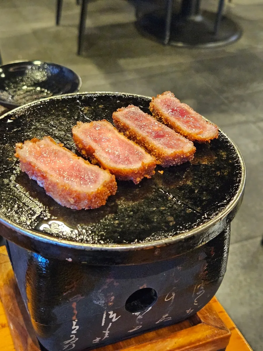 육즙이 비치는 채끝살 규카츠 단면
