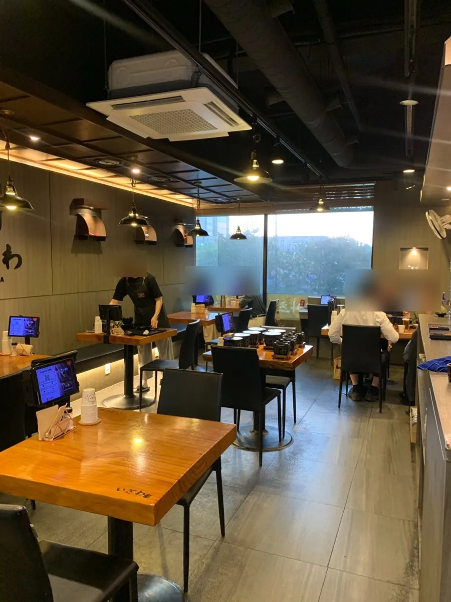 Parking information for Izawa Yeouido Direct Store