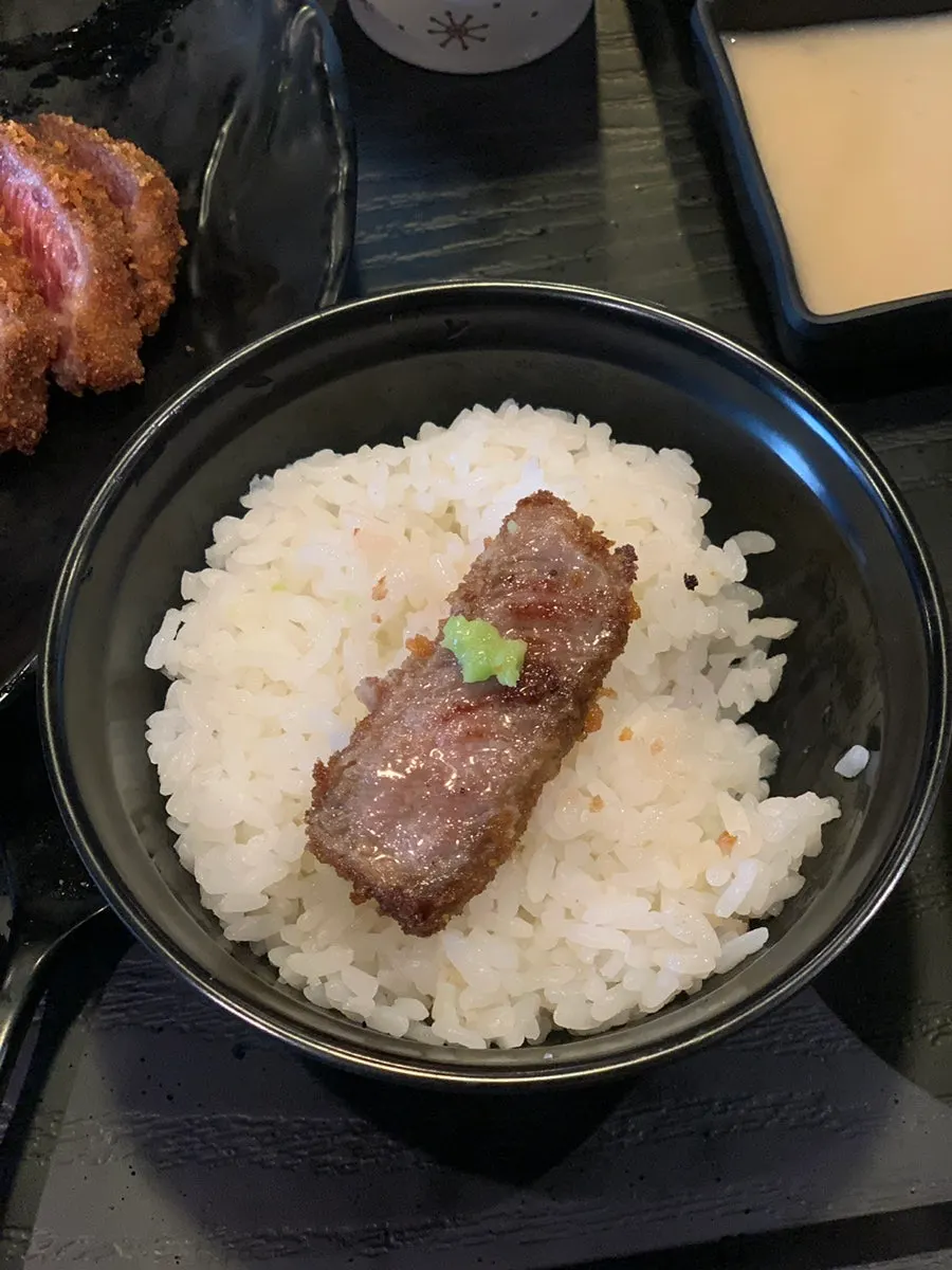 Grilling gyukatsu on the table's mini brazier