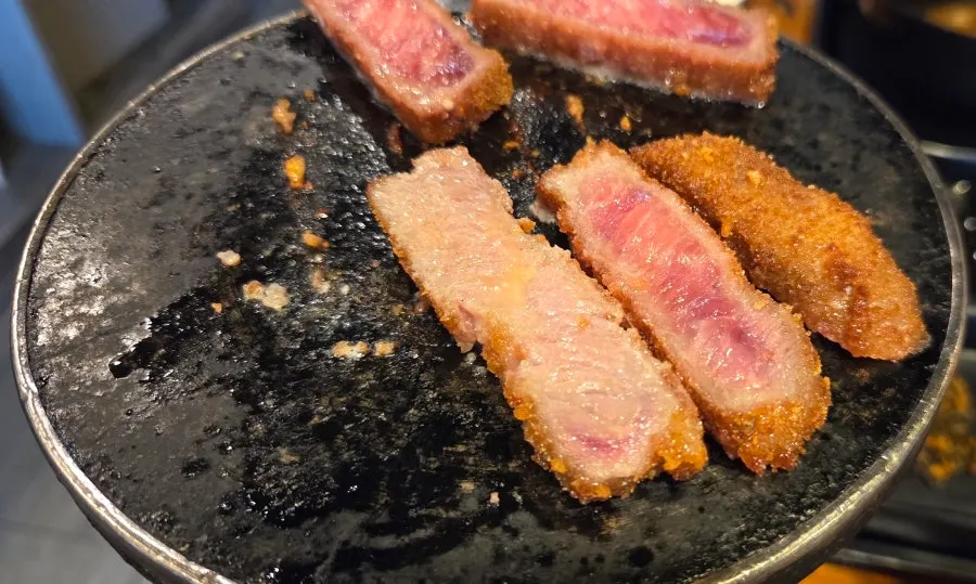 Gyukatsu grilled on the brazier and eaten warm