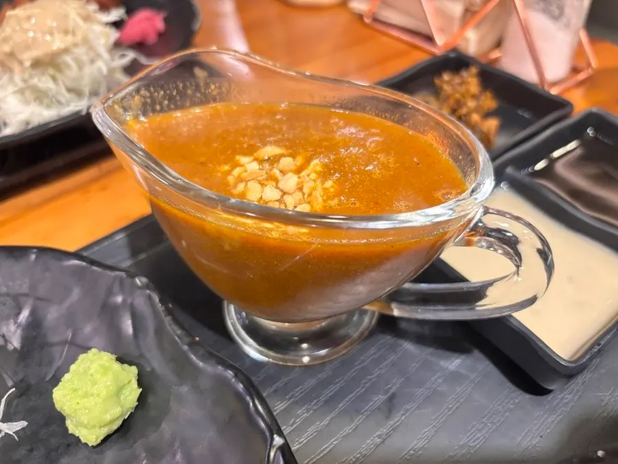 규카츠와 밥, 미소국, 미니카레 조합 상차림