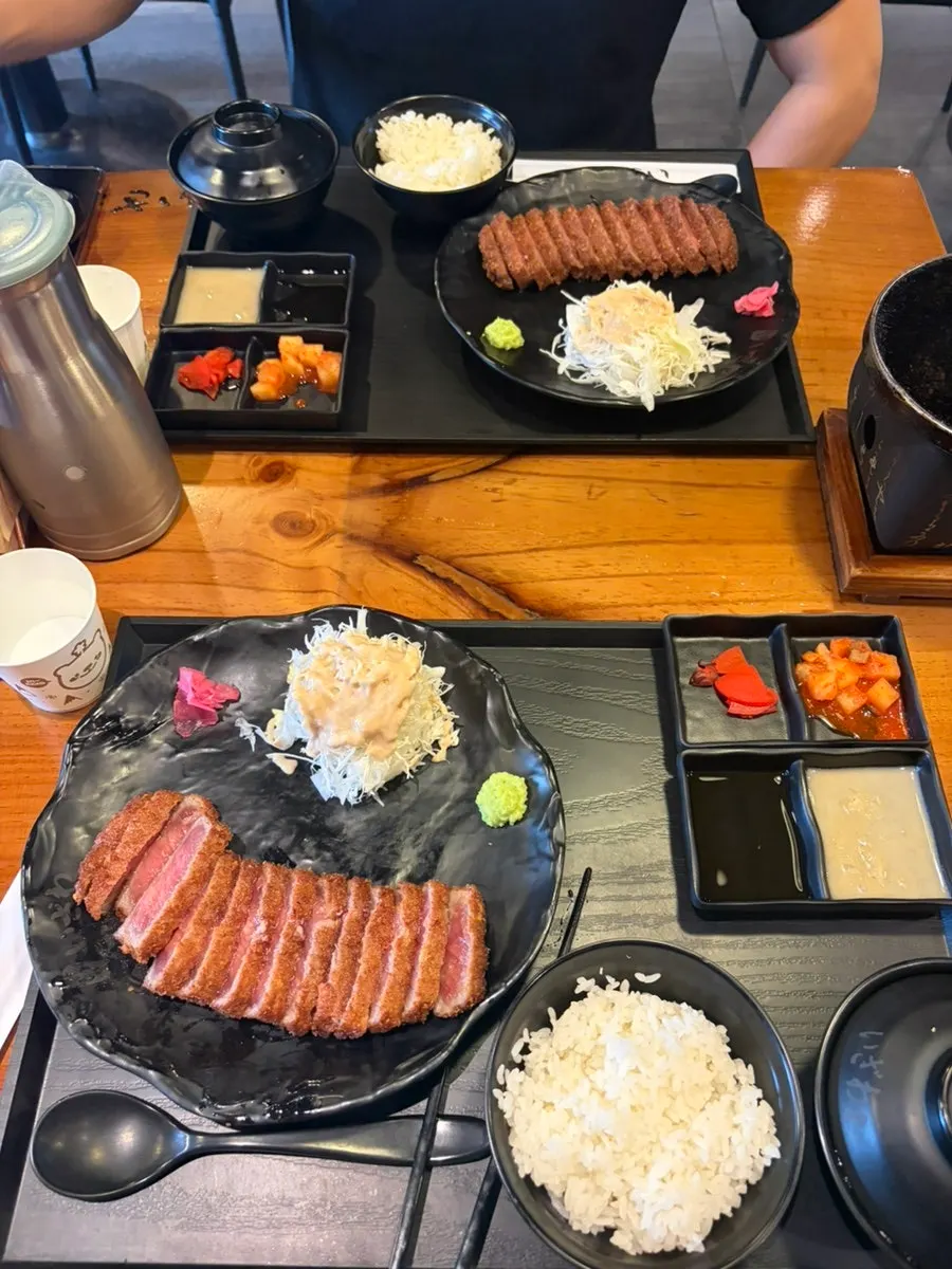 Close-up of the thin, crispy gyukatsu coating