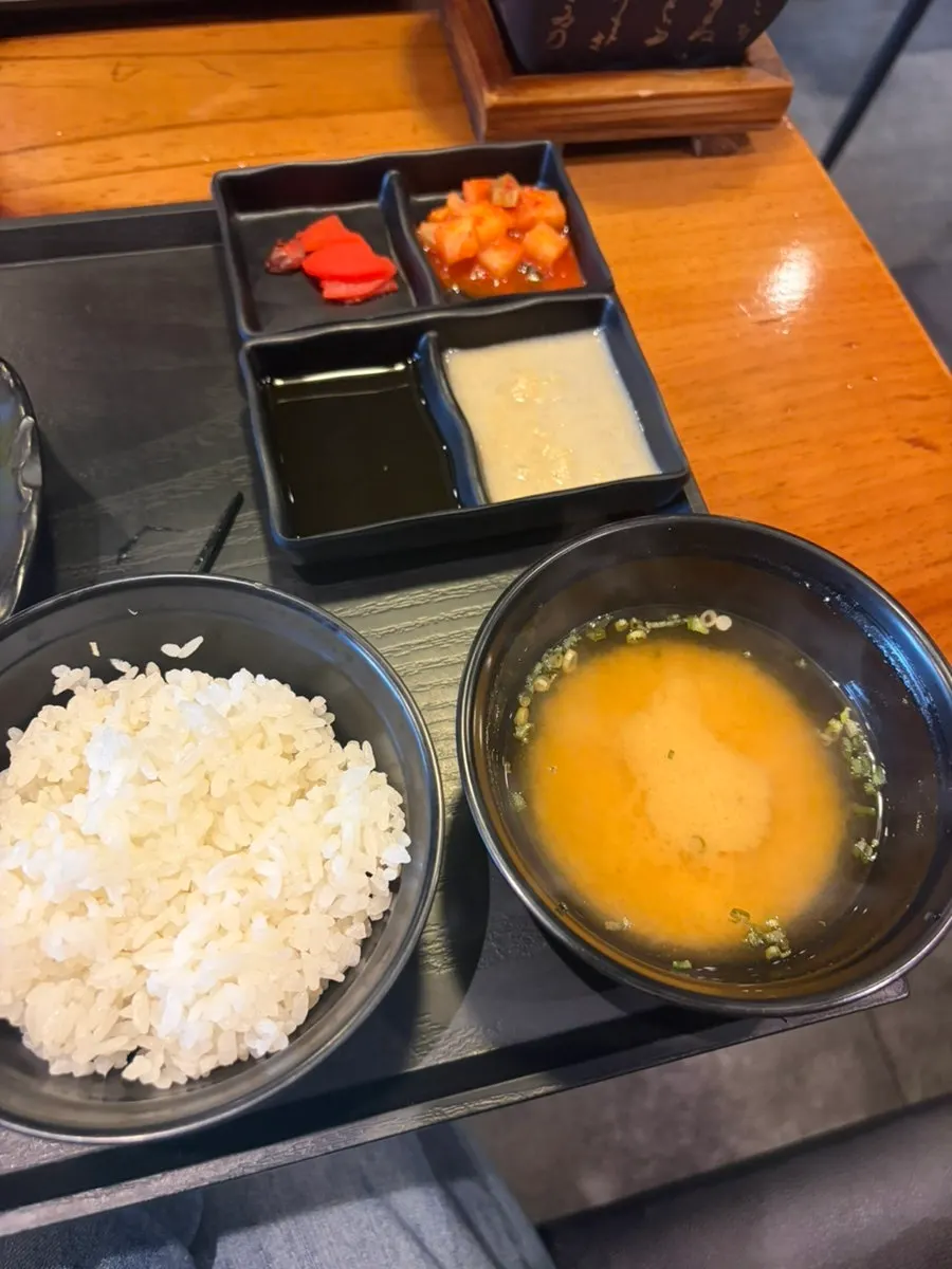 Gyukatsu placed on the mini brazier's stone plate