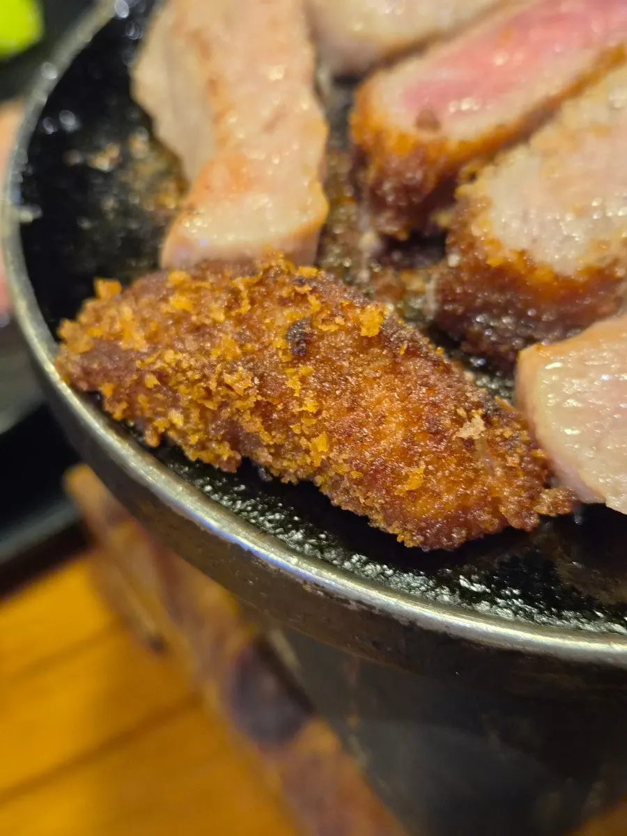 규카츠정식과 함께 즐긴 저녁 식사 테이블