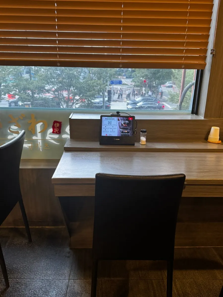 Dedicated solo dining seats by the window at Izawa