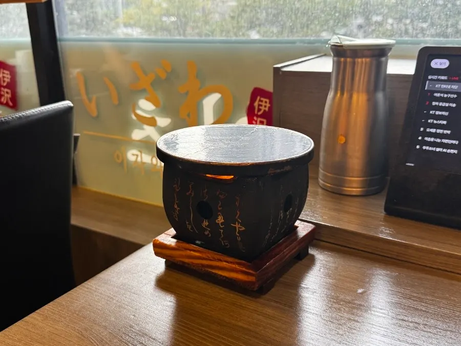 Mini charcoal grill served with the gyukatsu order