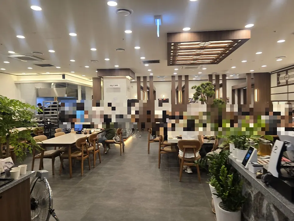 Visit to a grilled-fish restaurant in Yeouido