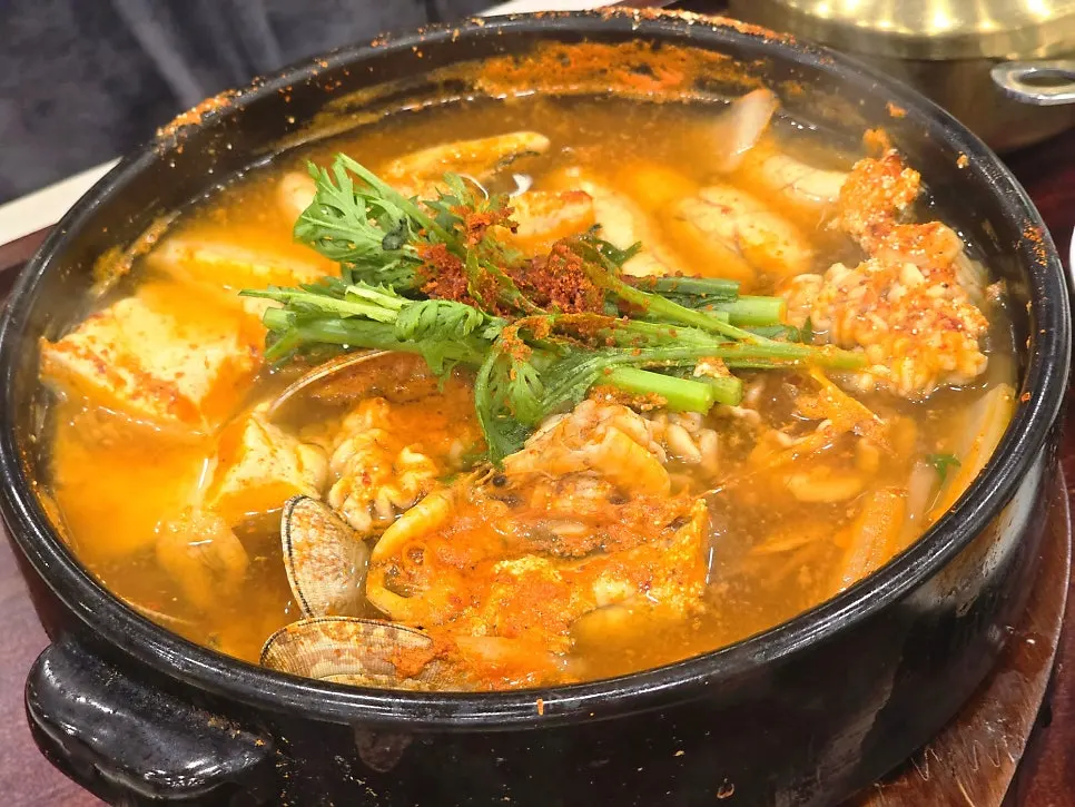 Banchan served with the fish roe stew set