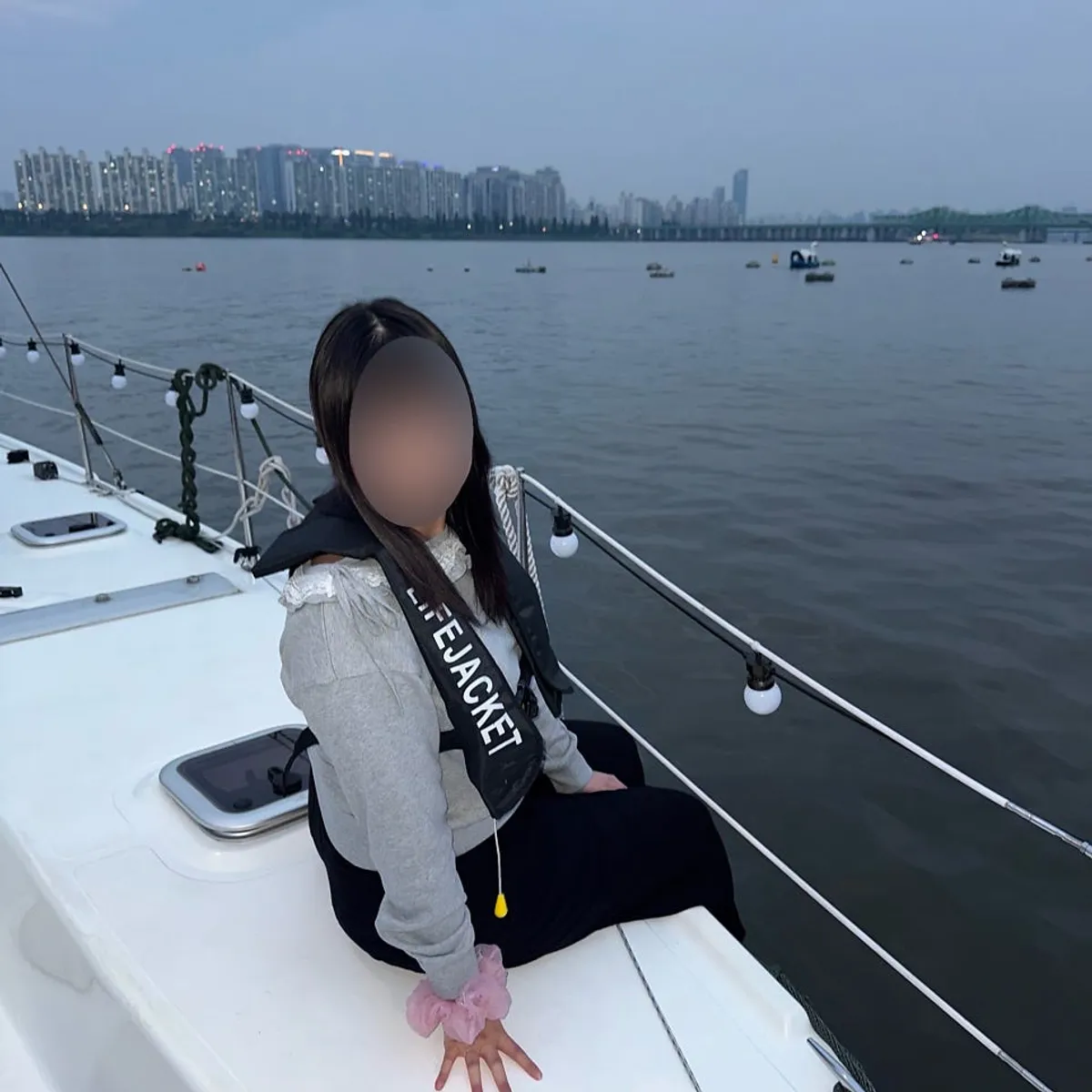 해가 진 뒤 불빛이 켜지는 서울 한강 야경
