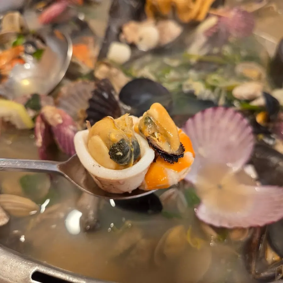 Finished table after finishing the giant clam hot pot