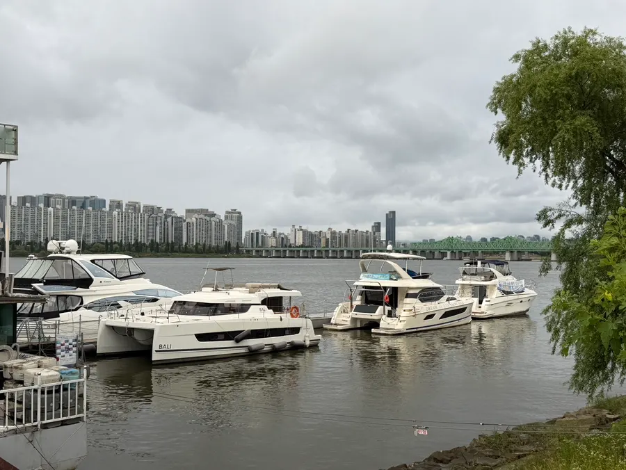 Yachts moored at the Yeouido Han River dock