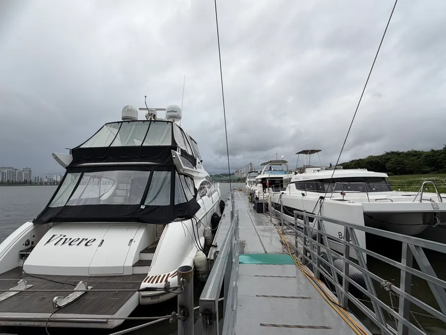 Yachts moored at the Yeouido Han River dock