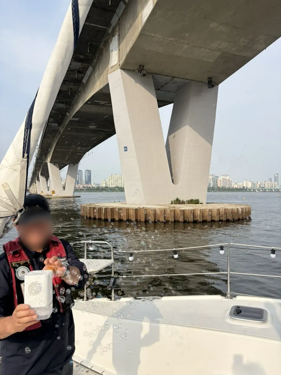 선장 안내 포토 스폿에서의 촬영 장면