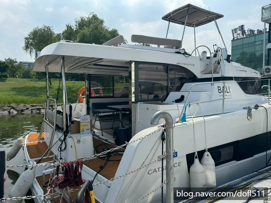 Yacht marina at Yeouido Hangang Park