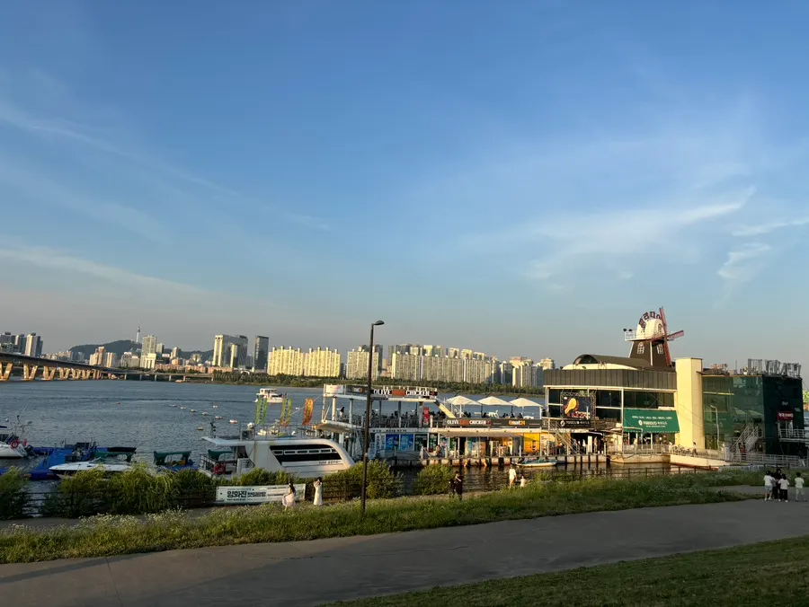 Yeouido Han River view on a beautiful day